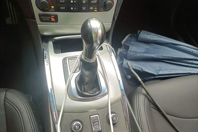Used Infiniti G Series 2010 G37 Coupe Convertible Alloy Edition Gear Lever