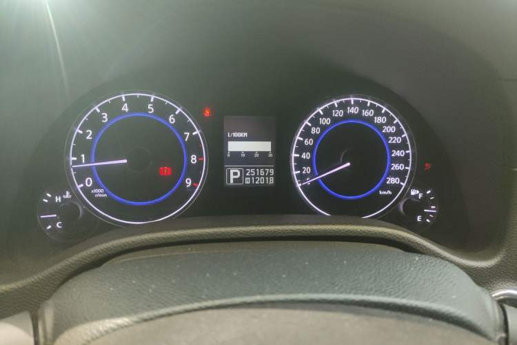 Used Infiniti G Series 2010 G25 Sedan Sport Edition Odometer Close Up