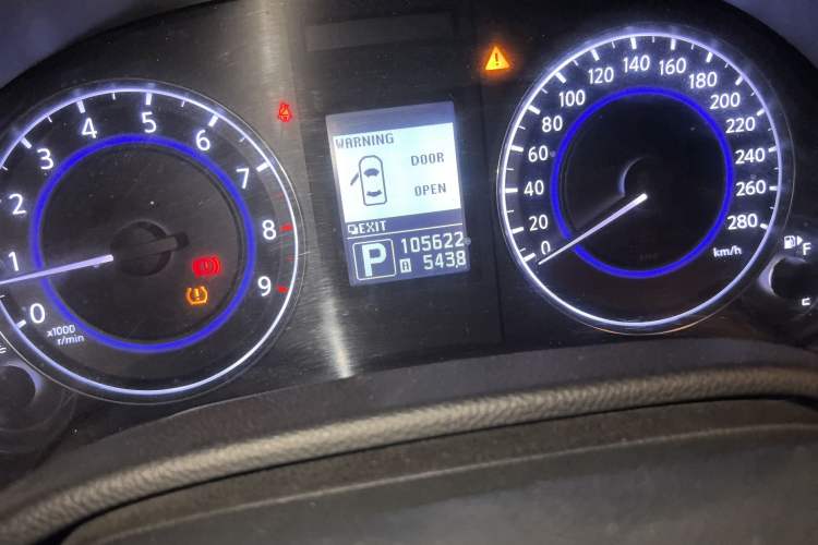 Used Infiniti G Series 2010 G37 Coupe Convertible Rosewood Edition Odometer Close Up