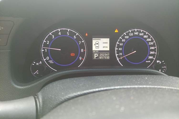 Used Infiniti G Series 2010 G37 Coupe Convertible Alloy Edition Odometer Close Up