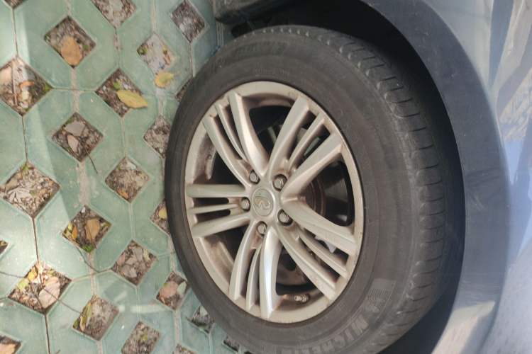 Used Infiniti G Series 2010 G25 Sedan Sport Edition Right Front Wheel Hub