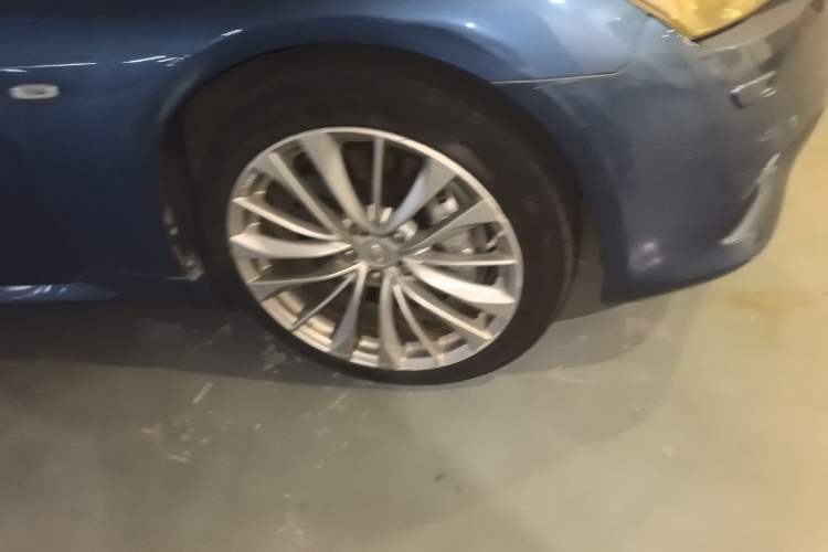 Used Infiniti G Series 2010 G37 Coupe Convertible Rosewood Edition Right Front Wheel Hub