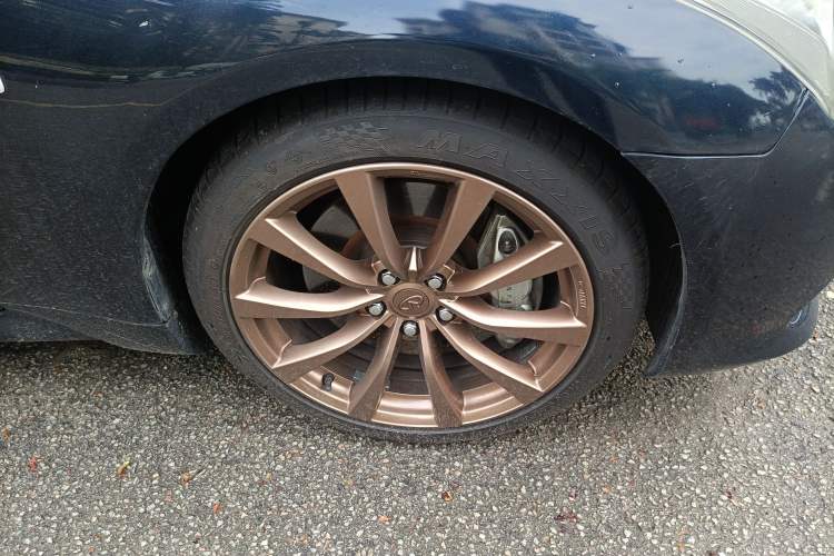 Used Infiniti G Series 2010 G37 Coupe Convertible Alloy Edition Right Front Wheel Hub
