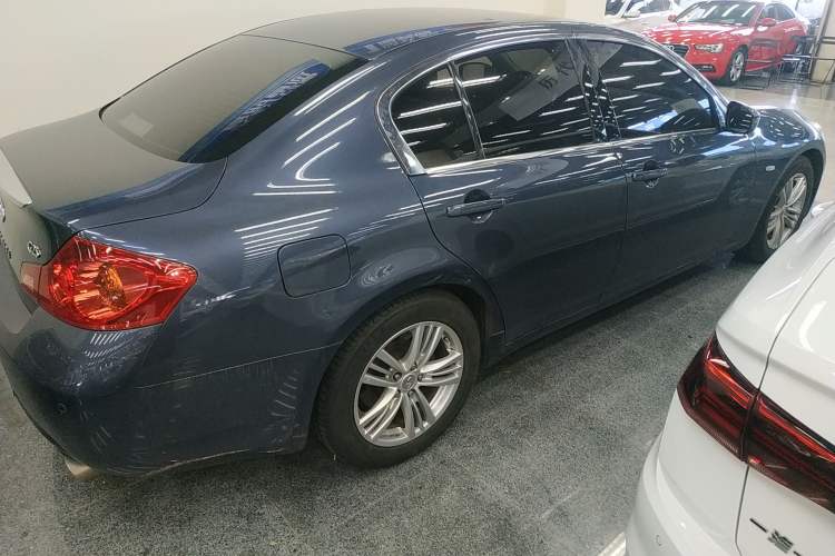 Used Infiniti G Series 2010 G25 Sedan Luxury Sport Edition Right Side