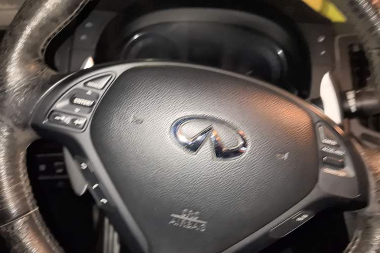 Used Infiniti G Series 2010 G37 Coupe Convertible Rosewood Edition Steering Wheel