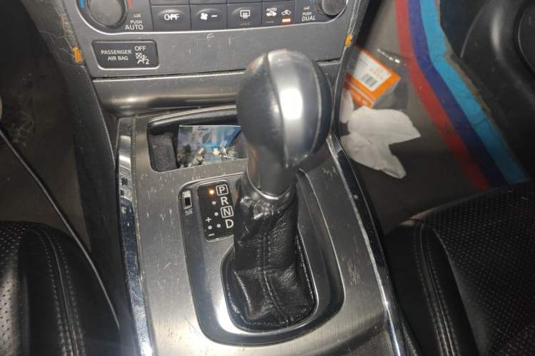 Used Infiniti G Series 2010 G25 Sedan Sport Edition Gear Lever