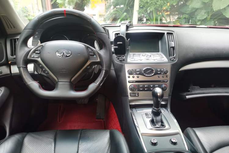 Used Infiniti G Series 2010 G25 Sedan Luxury Sport Edition Center Console