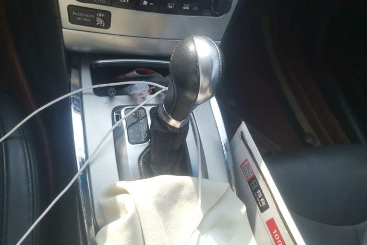 Used Infiniti G Series 2010 G37 Coupe Convertible Alloy Edition Gear Lever