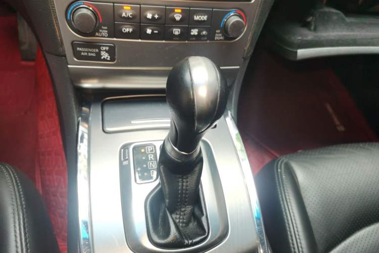 Used Infiniti G Series 2010 G25 Sedan Luxury Sport Edition Gear Lever