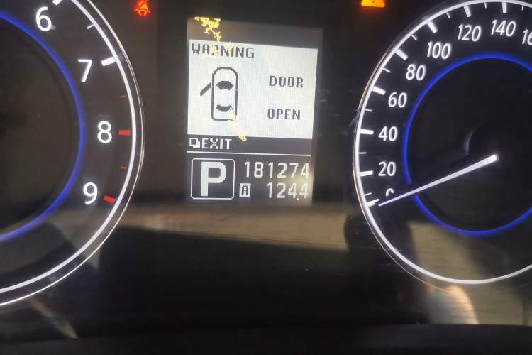 Used Infiniti G Series 2010 G37 Coupe Convertible Alloy Edition Odometer Close Up