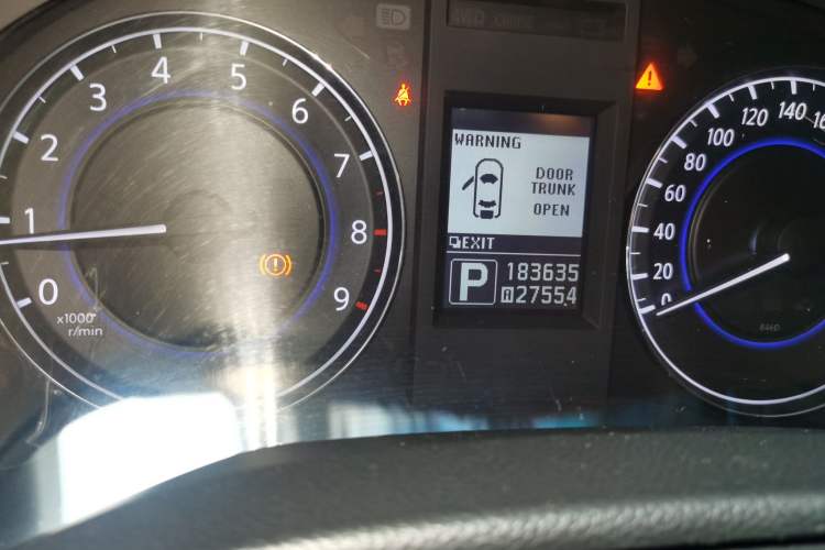 Used Infiniti G Series 2010 G25 Sedan Luxury Sport Edition Odometer Close Up
