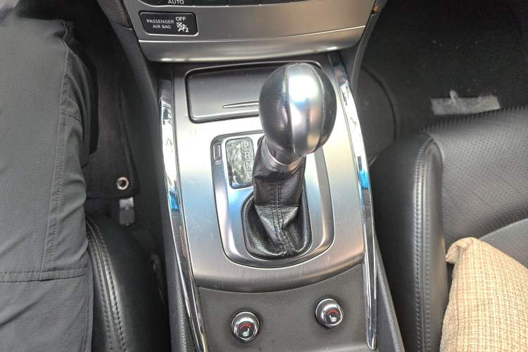 Used Infiniti G Series 2010 G25 Sedan Sport Edition Gear Lever