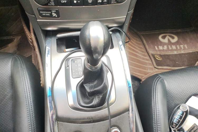 Used Infiniti G Series 2010 G25 Sedan Sport Edition Gear Lever