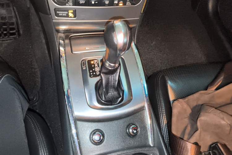 Used Infiniti G Series 2010 G25 Sedan Luxury Sport Edition Gear Lever