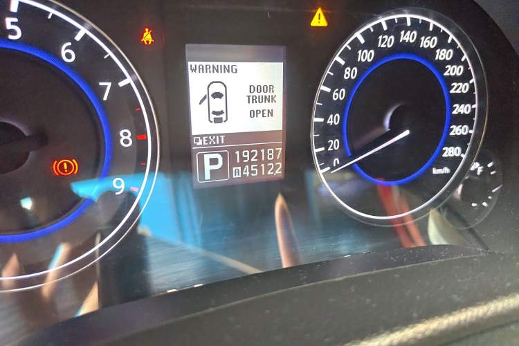 Used Infiniti G Series 2010 G25 Sedan Sport Edition Odometer Close Up