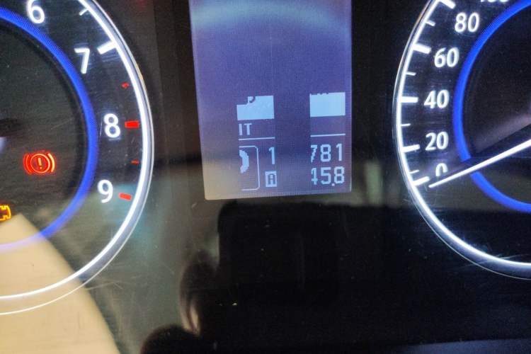 Used Infiniti G Series 2010 G25 Sedan Sport Edition Odometer Close Up