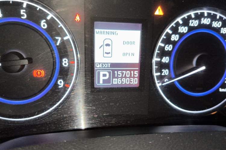Used Infiniti G Series 2010 G25 Sedan Luxury Sport Edition Odometer Close Up