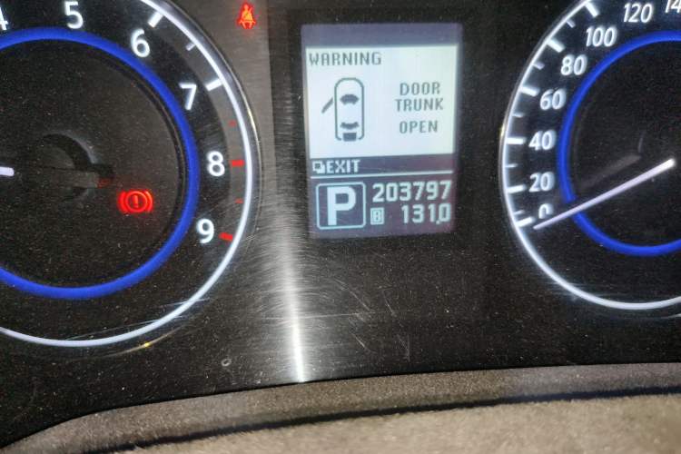 Used Infiniti G Series 2010 G37 Coupe Odometer Close Up