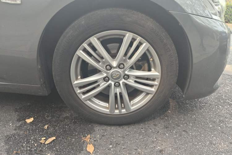 Used Infiniti G Series 2010 G25 Sedan Sport Edition Right Front Wheel Hub