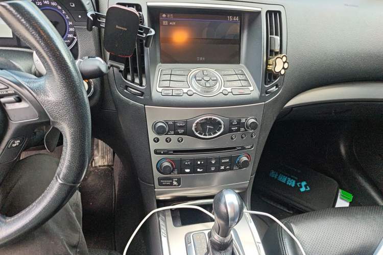 Used Infiniti G Series 2010 G25 Sedan Luxury Sport Edition Audio And AC Panel