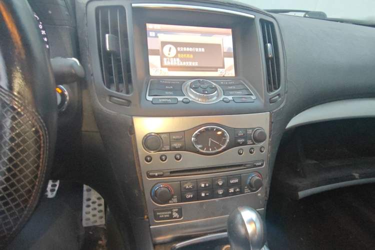 Used Infiniti G Series 2010 G25 Sedan Sport Edition Audio And AC Panel