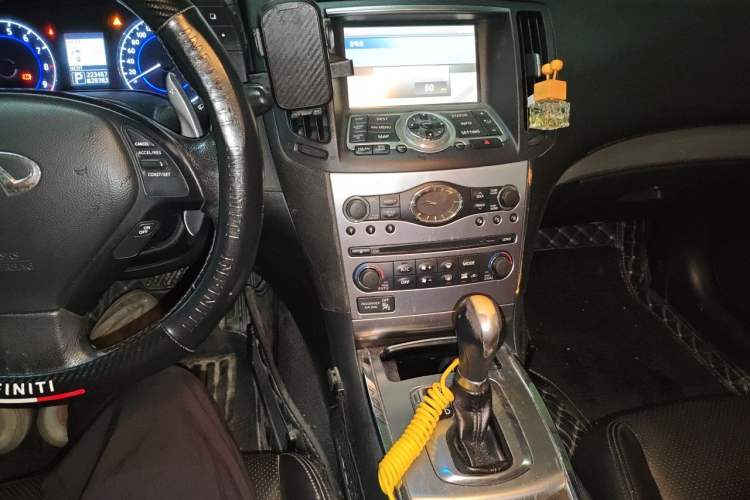 Used Infiniti G Series 2010 G25 Sedan Sport Edition Audio And AC Panel