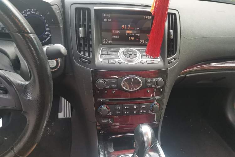 Used Infiniti G Series 2010 G37 Coupe Convertible Rosewood Edition Audio And AC Panel