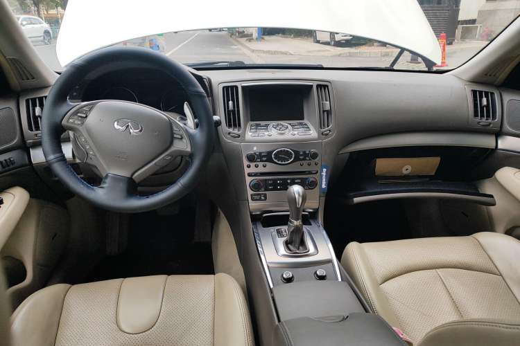 Used Infiniti G Series 2010 G25 Sedan Luxury Sport Edition Center Console