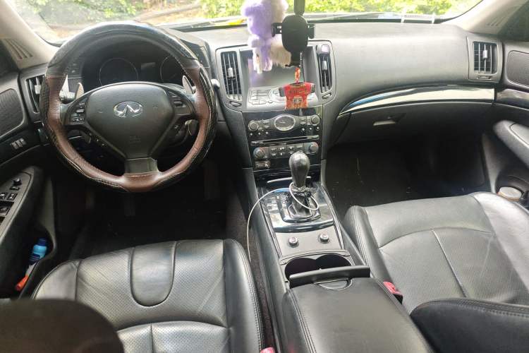 Used Infiniti G Series 2010 G25 Sedan Sport Edition Center Console