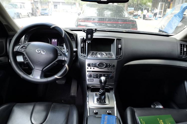 Used Infiniti G Series 2010 G25 Sedan Sport Edition Center Console