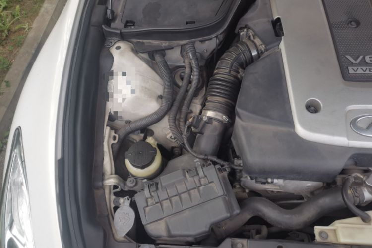 Used Infiniti G Series 2010 G37 Coupe Convertible Rosewood Edition Engine Bay Right