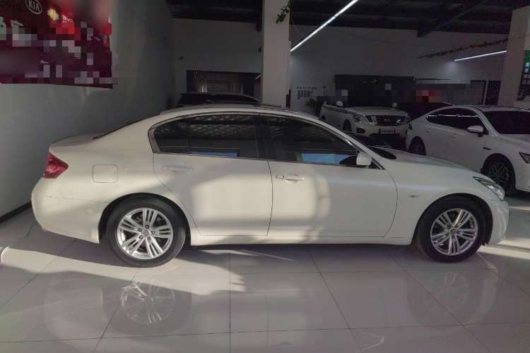 Used Infiniti G Series 2010 G25 Sedan Luxury Sport Edition Exterior 2