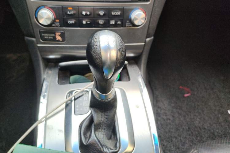 Used Infiniti G Series 2010 G25 Sedan Sport Edition Gear Lever