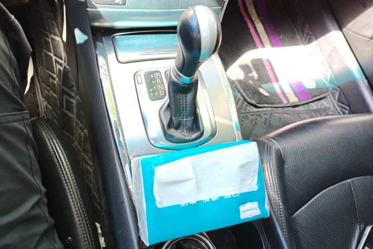 Used Infiniti G Series 2010 G25 Sedan Luxury Sport Edition Gear Lever