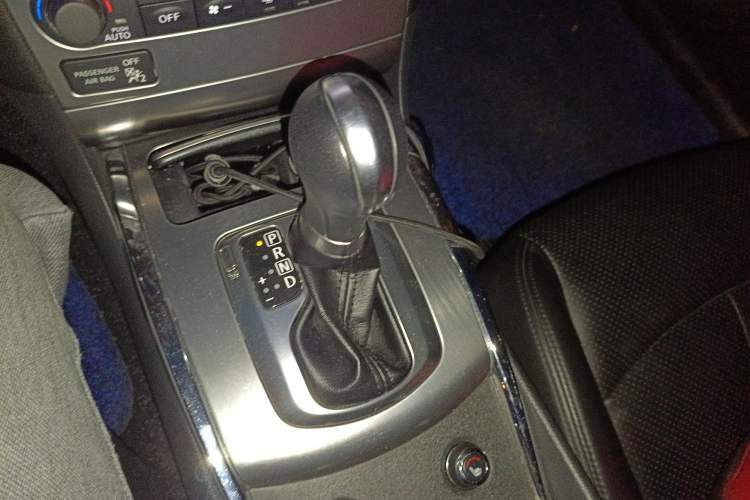 Used Infiniti G Series 2010 G25 Sedan Luxury Sport Edition Gear Lever