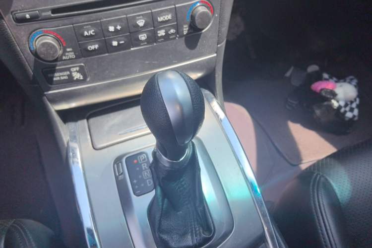 Used Infiniti G Series 2010 G25 Sedan Sport Edition Gear Lever