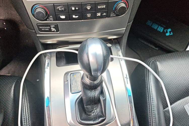Used Infiniti G Series 2010 G25 Sedan Luxury Sport Edition Gear Lever