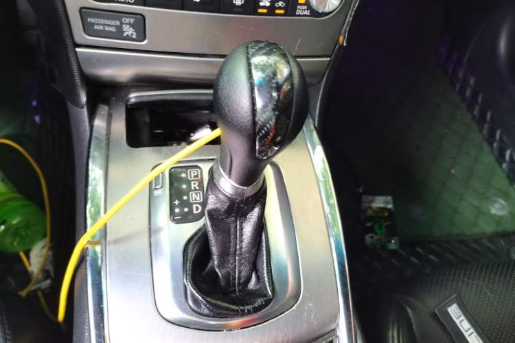 Used Infiniti G Series 2010 G25 Sedan Luxury Sport Edition Gear Lever