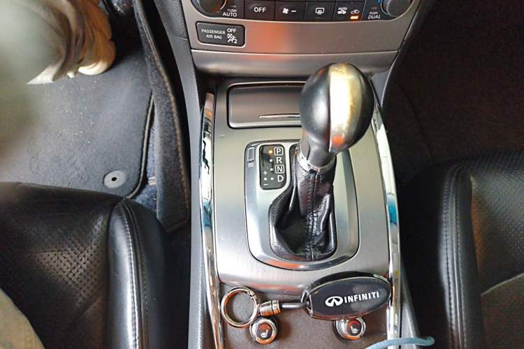 Used Infiniti G Series 2010 G25 Sedan Sport Edition Gear Lever