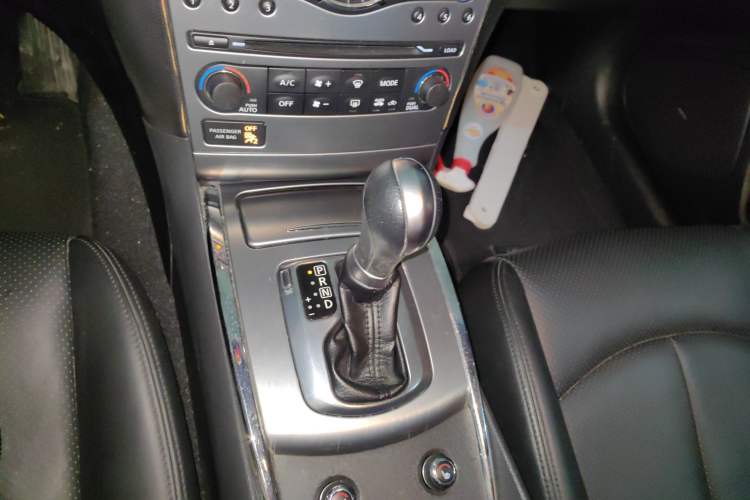 Used Infiniti G Series 2010 G25 Sedan Sport Edition Gear Lever