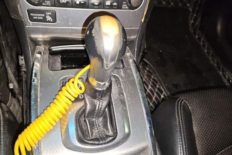 Used Infiniti G Series 2010 G25 Sedan Sport Edition Gear Lever