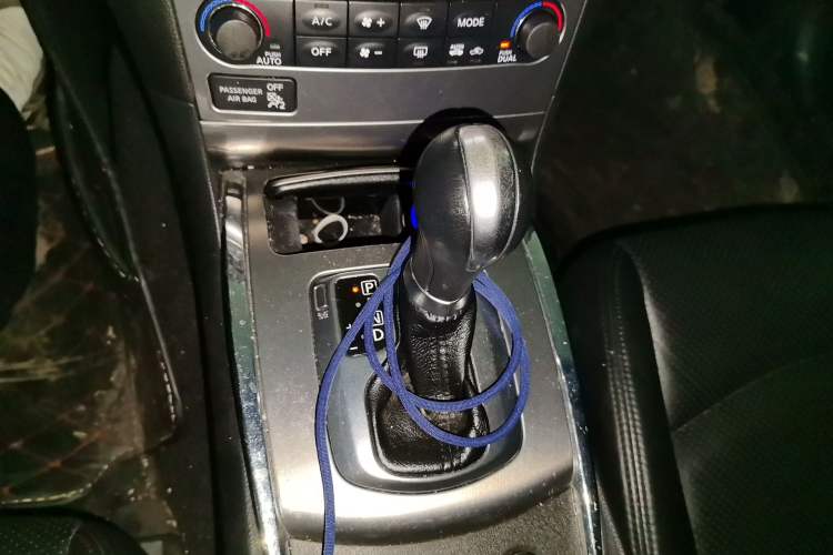 Used Infiniti G Series 2010 G25 Sedan Sport Edition Gear Lever