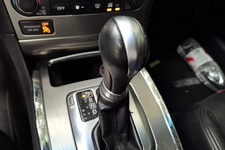 Used Infiniti G Series 2010 G25 Sedan Sport Edition Gear Lever