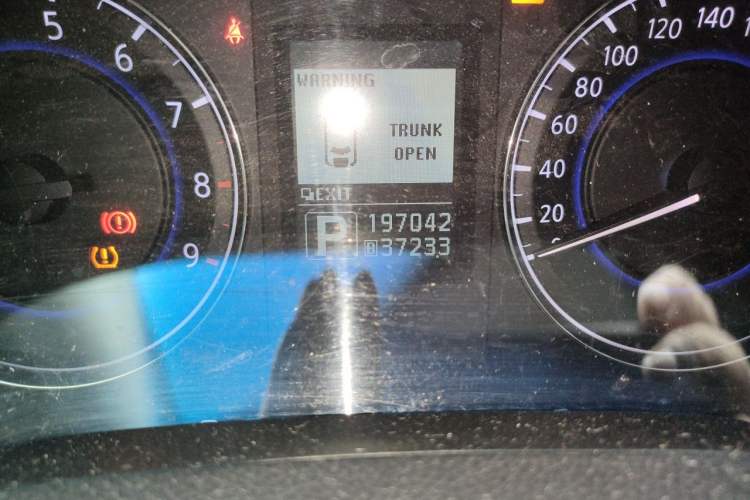 Used Infiniti G Series 2010 G25 Sedan Sport Edition Odometer Close Up