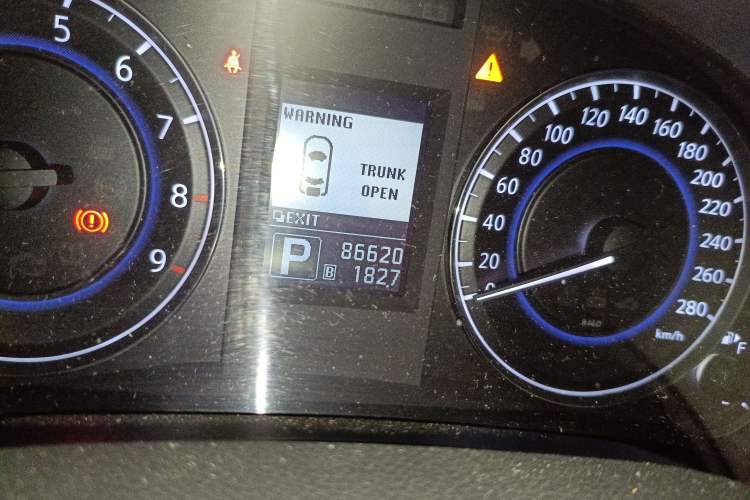 Used Infiniti G Series 2010 G25 Sedan Luxury Sport Edition Odometer Close Up