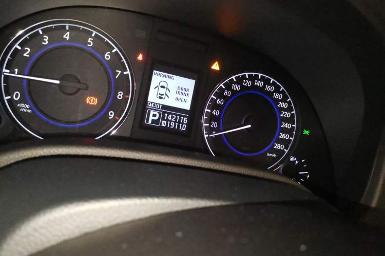 Used Infiniti G Series 2010 G25 Sedan Luxury Sport Edition Odometer Close Up
