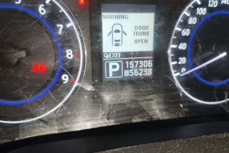 Used Infiniti G Series 2010 G25 Sedan Luxury Sport Edition Odometer Close Up