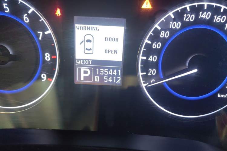 Used Infiniti G Series 2010 G25 Sedan Luxury Sport Edition Odometer Close Up