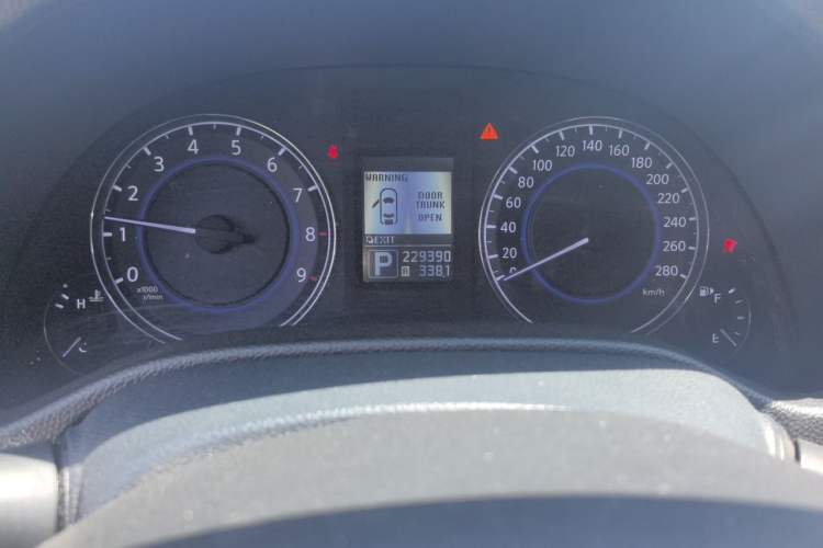 Used Infiniti G Series 2010 G25 Sedan Sport Edition Odometer Close Up