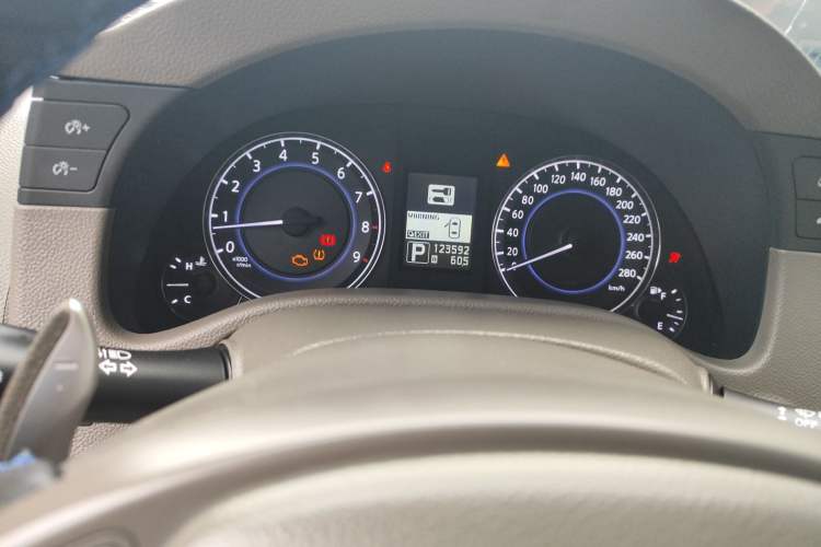 Used Infiniti G Series 2010 G25 Sedan Luxury Sport Edition Odometer Close Up